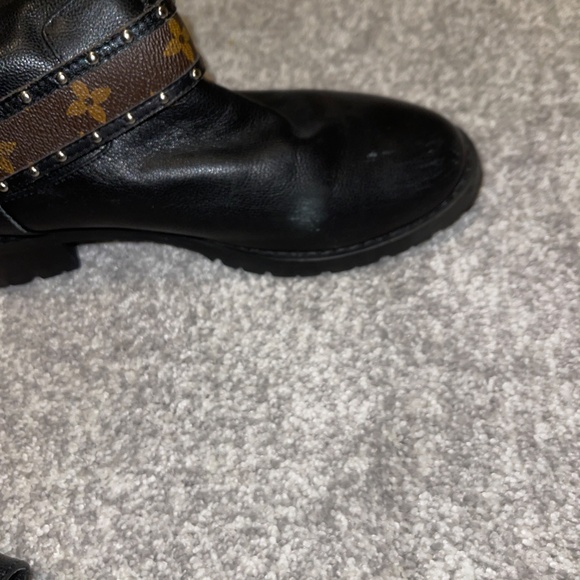 Women’s Louis Vuitton Boots - Picture 7 of 9